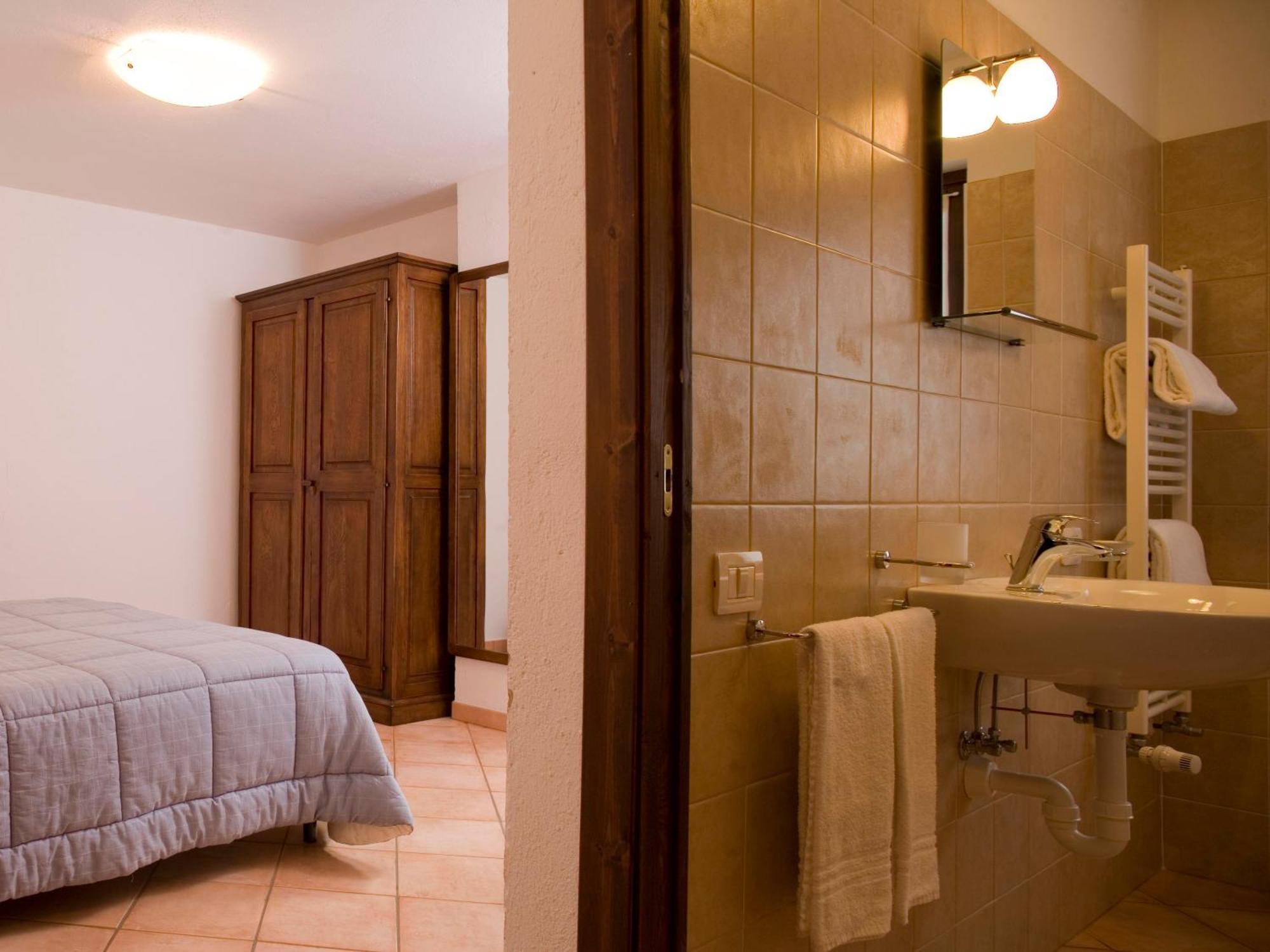 Agriturismo Les Hiboux Брюссон Экстерьер фото