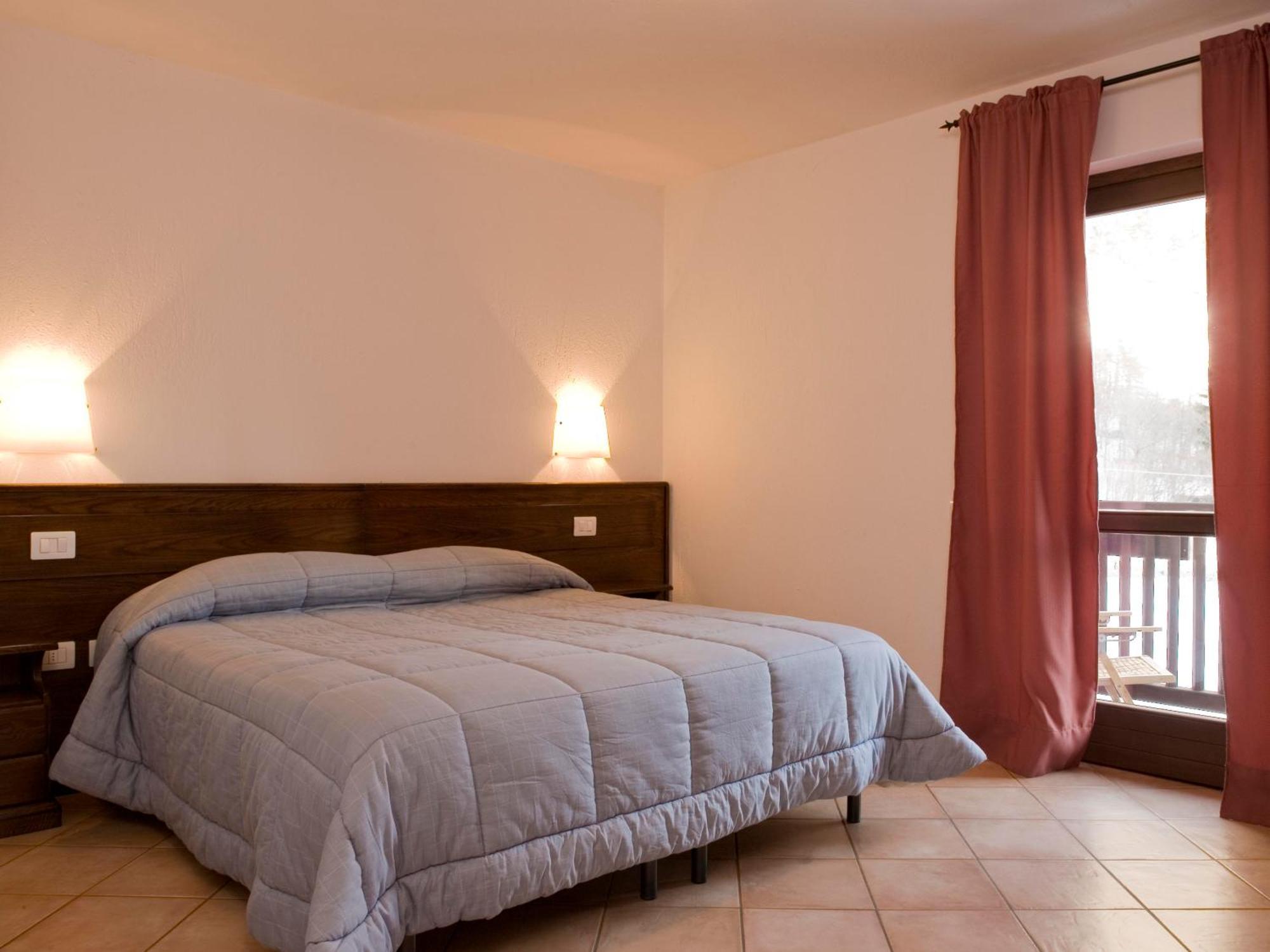 Agriturismo Les Hiboux Брюссон Экстерьер фото